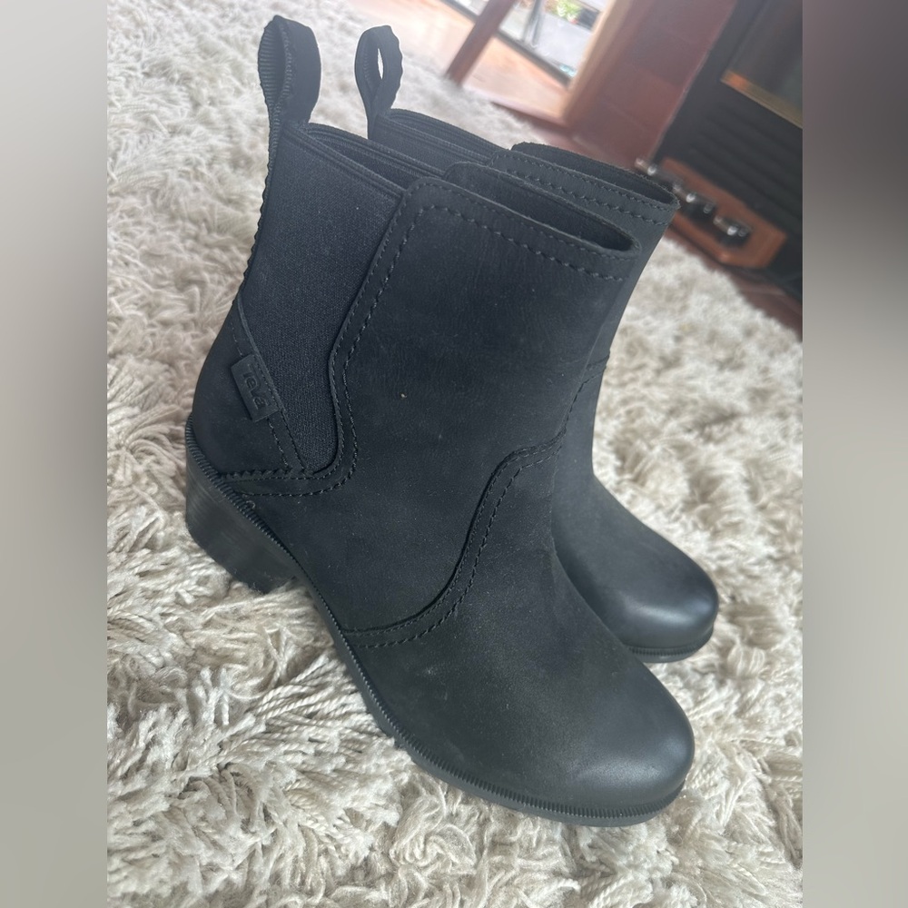 Teva Anaya Chelsea Boots Black Size 8 Waterproof Women’s Boots